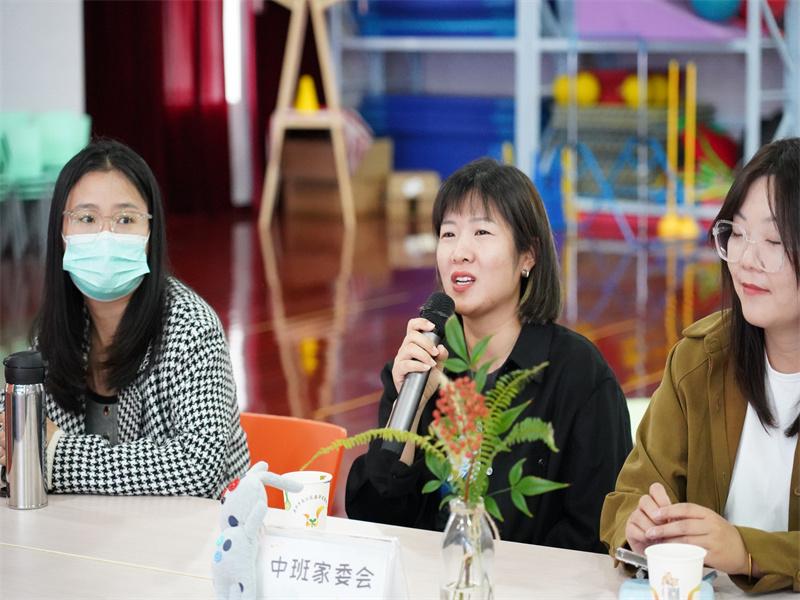 家长代表发言.jpg 家长代表发言.jpg